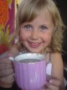 ella dricker choklad